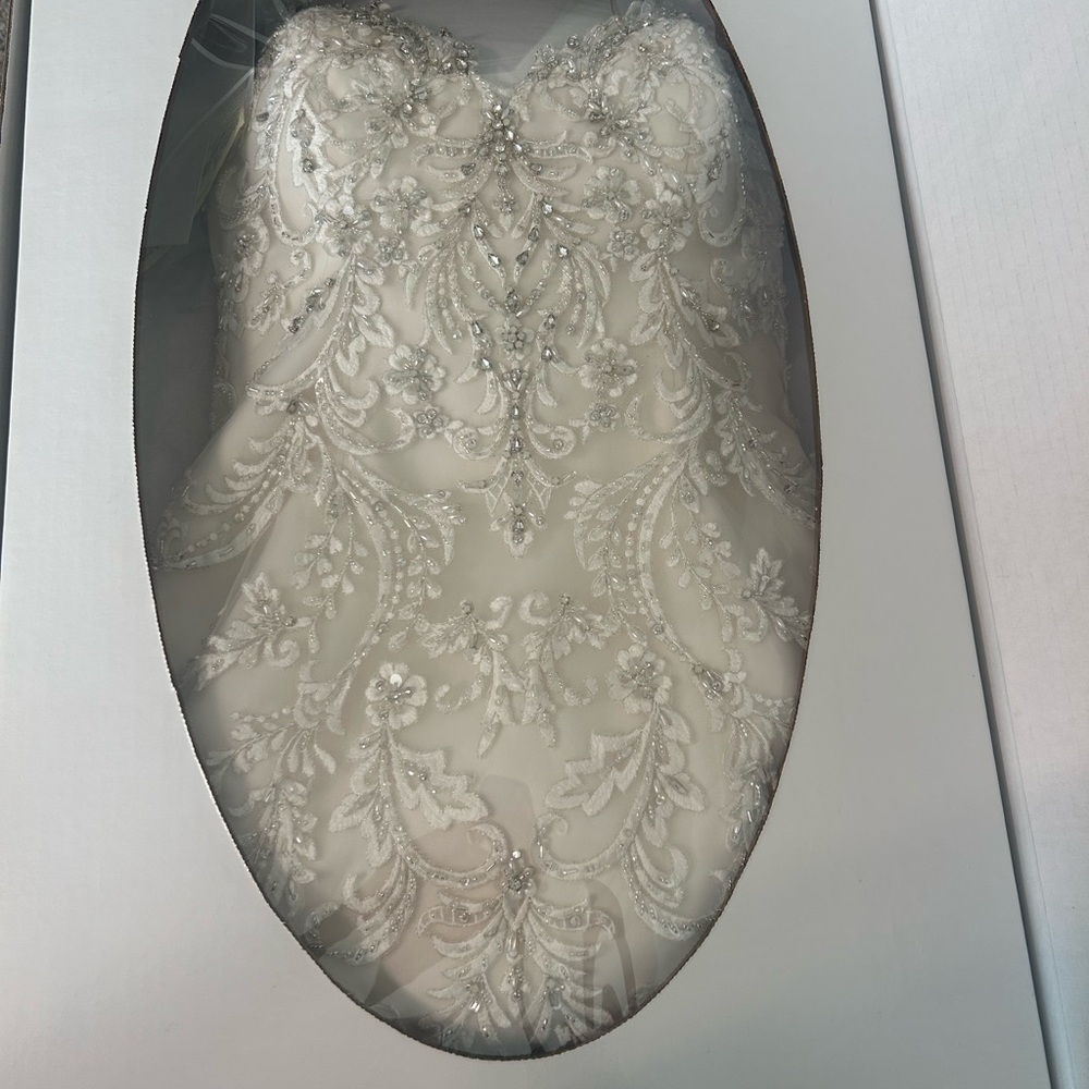 Maggie Sottero White Lace Wedding Dress - Picture 15 of 16